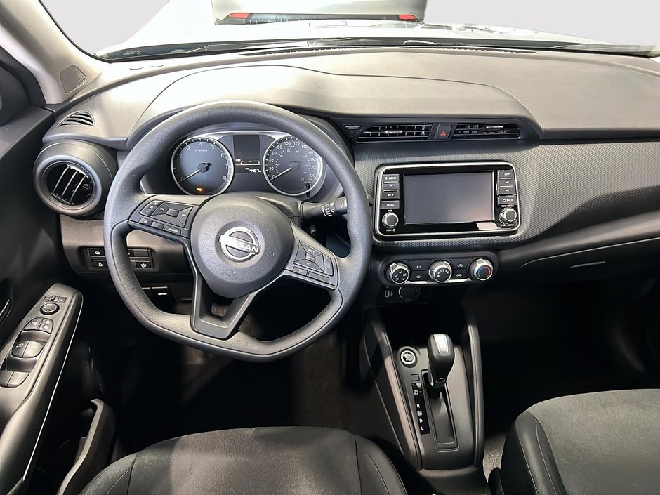 2025 Nissan Kicks Play S-8