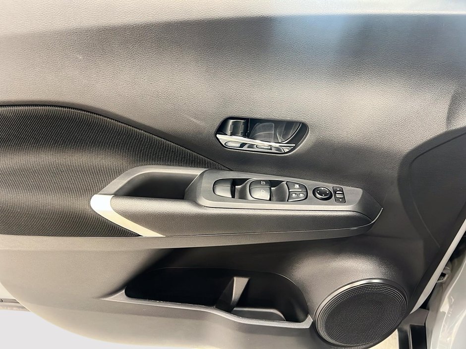Nissan Kicks Play SV 2025-10