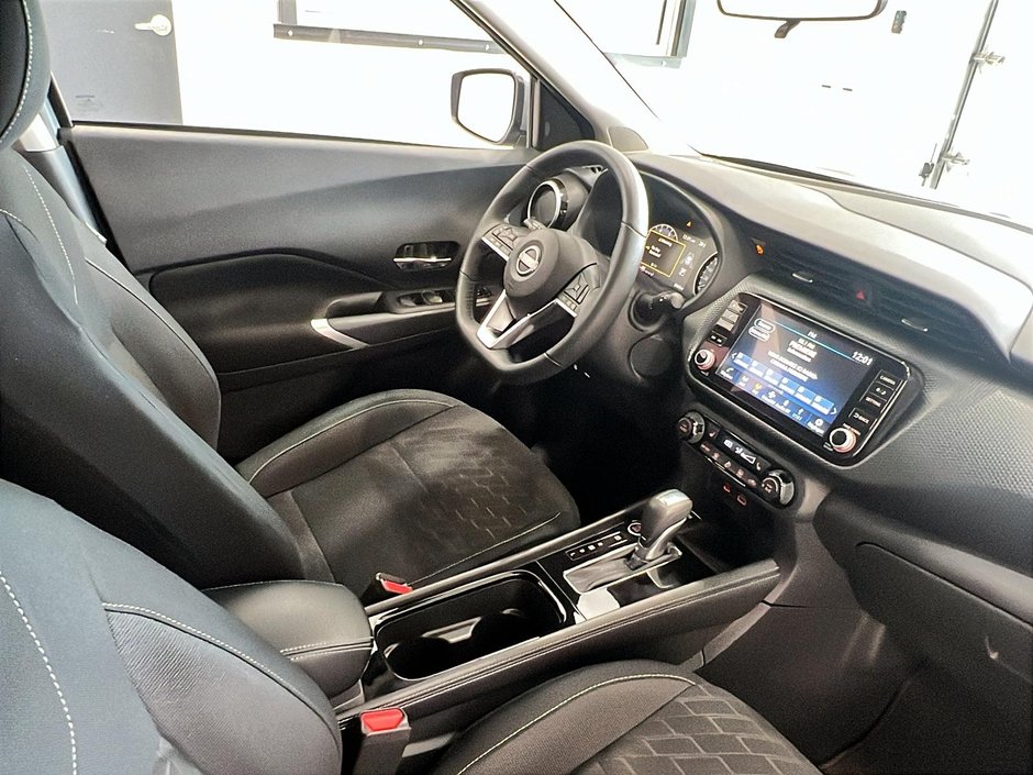 Nissan Kicks Play SV 2025-14