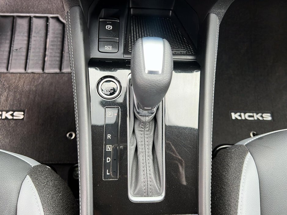 2023 Nissan Kicks SR-13