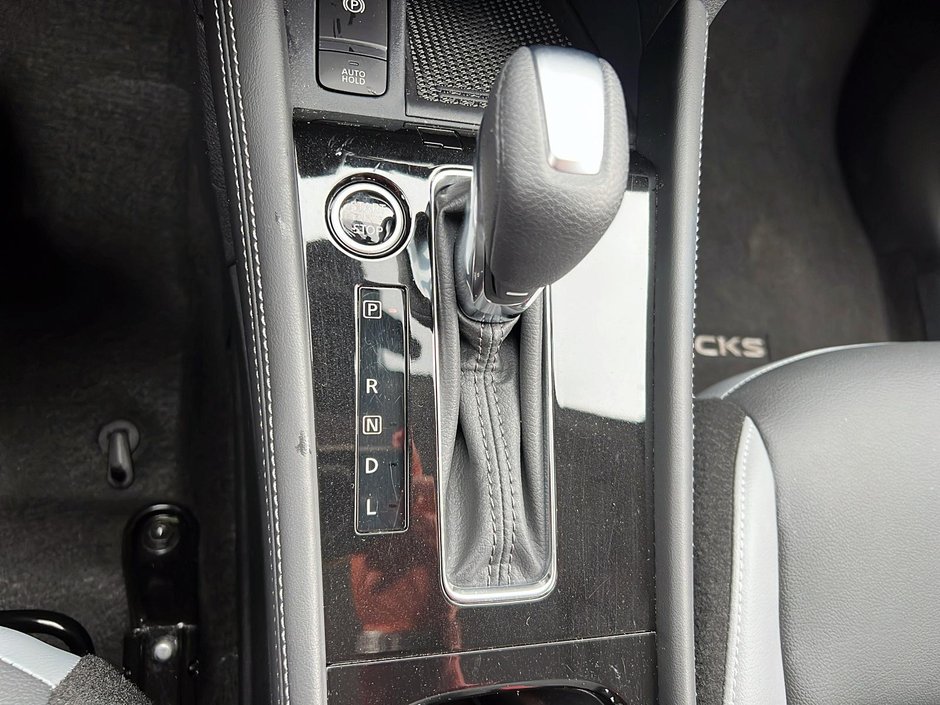 2023 Nissan Kicks SR-13