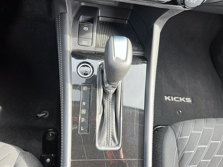 Nissan Kicks SV 2023-12