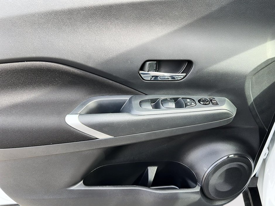 Nissan Kicks SV 2023-9