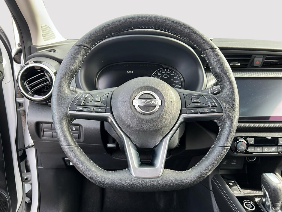 Nissan Kicks SV 2023-10