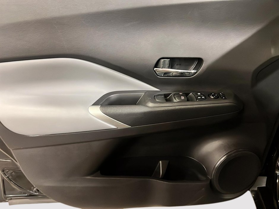 2024 Nissan Kicks SR-10