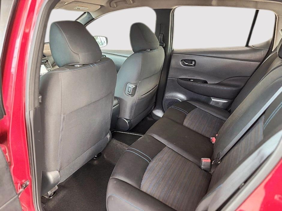 Nissan Leaf SV 2019-16