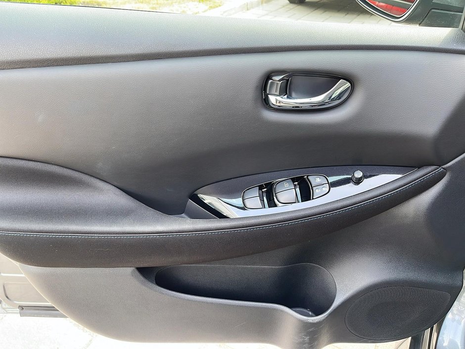 Nissan Leaf SV 2020-10