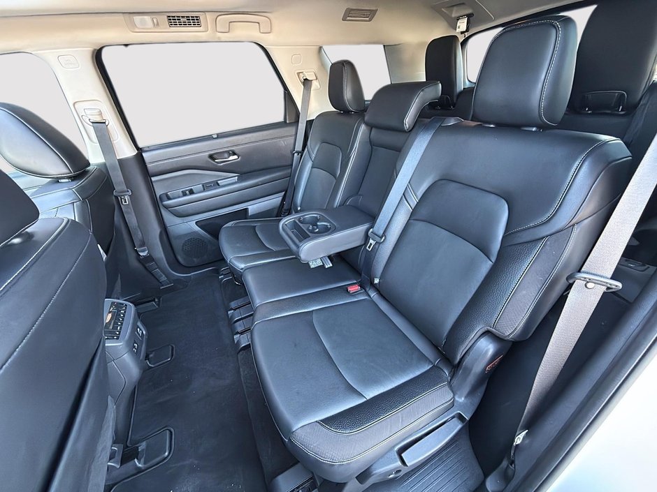 Nissan Pathfinder SL 2022-10