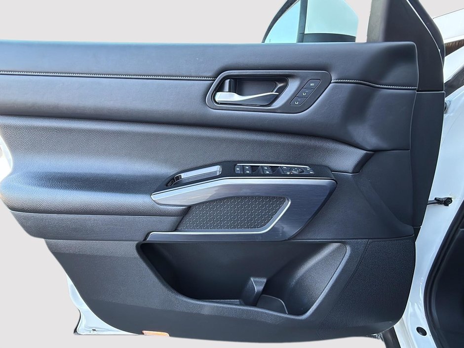 Nissan Pathfinder SL 2022-13
