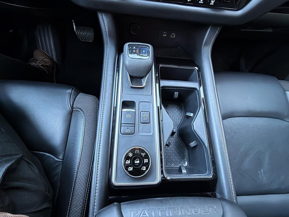 Nissan Pathfinder SL 2022-17