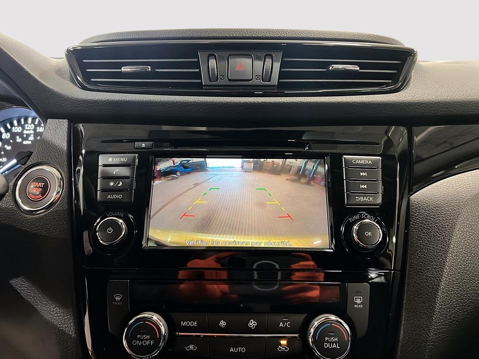 Nissan Qashqai SV 2020-16