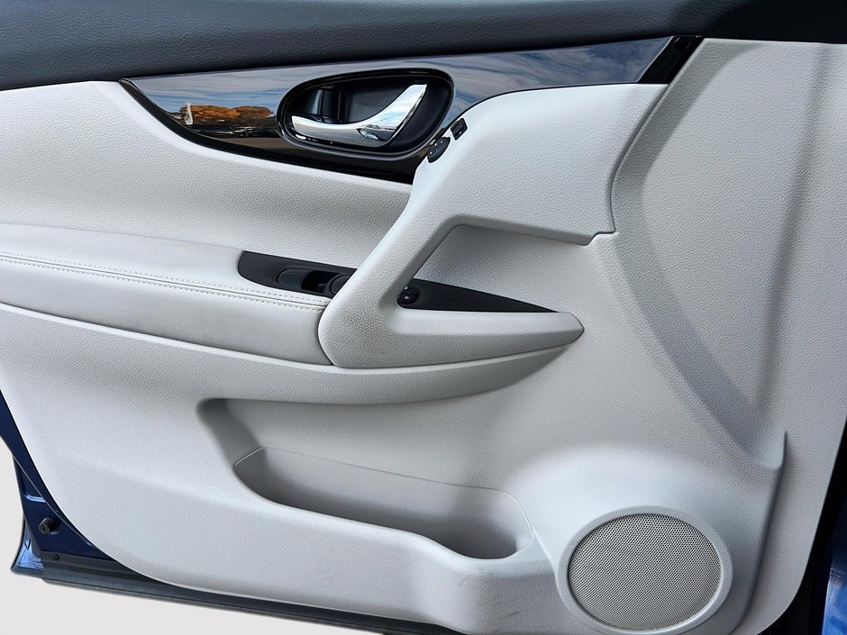 2023 Nissan Qashqai SV-10