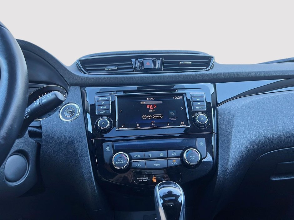 Nissan Qashqai SV 2023-17