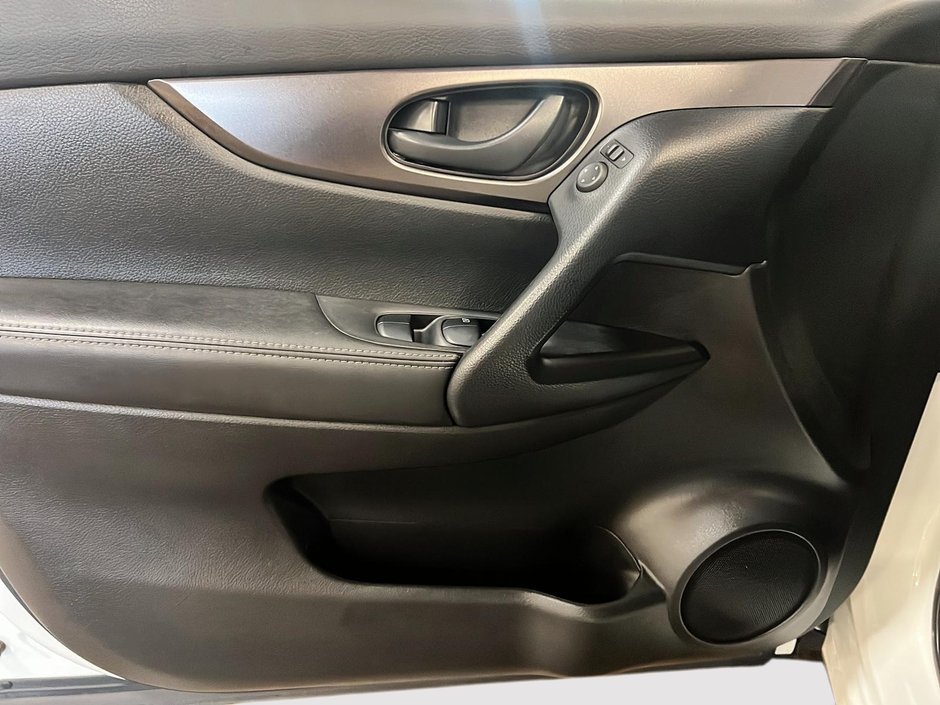 2023 Nissan Qashqai S-10