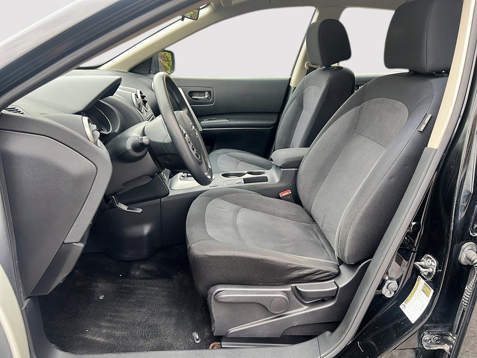 Nissan Rogue S 2012-8