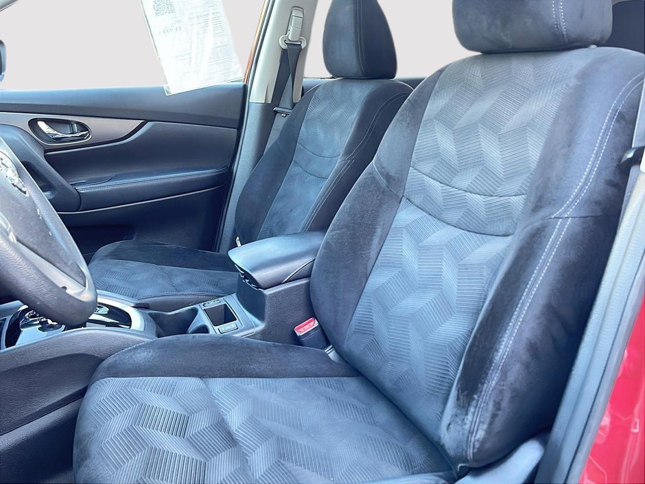 2014 Nissan Rogue SV-8