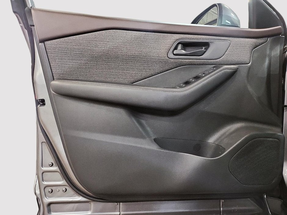 Nissan Rogue S 2021-10