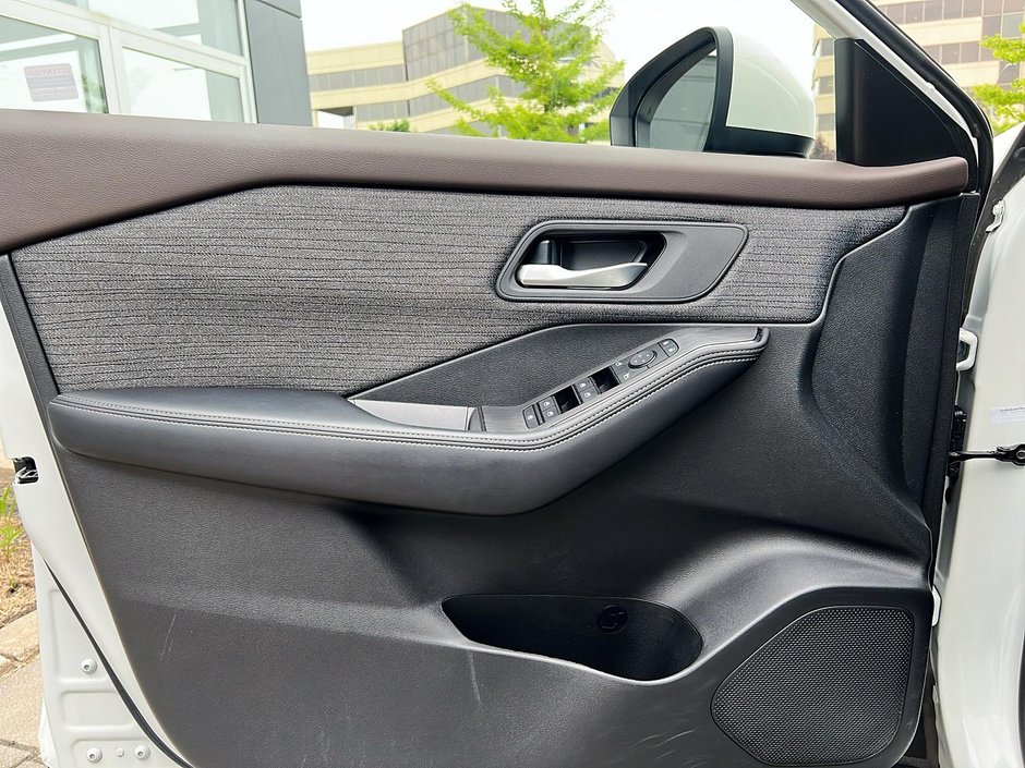 Nissan Rogue SV AWD 2023-10