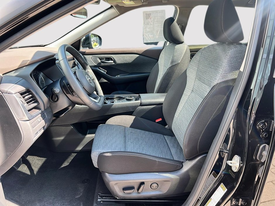 Nissan Rogue SV AWD 2023-8