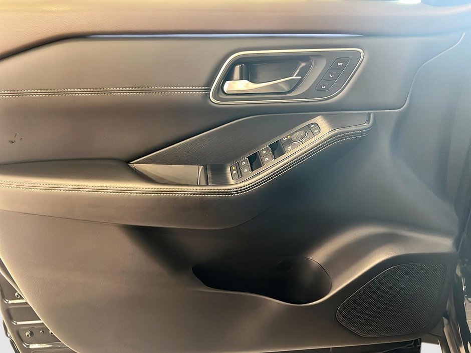 Nissan Rogue Platinum 2023-10