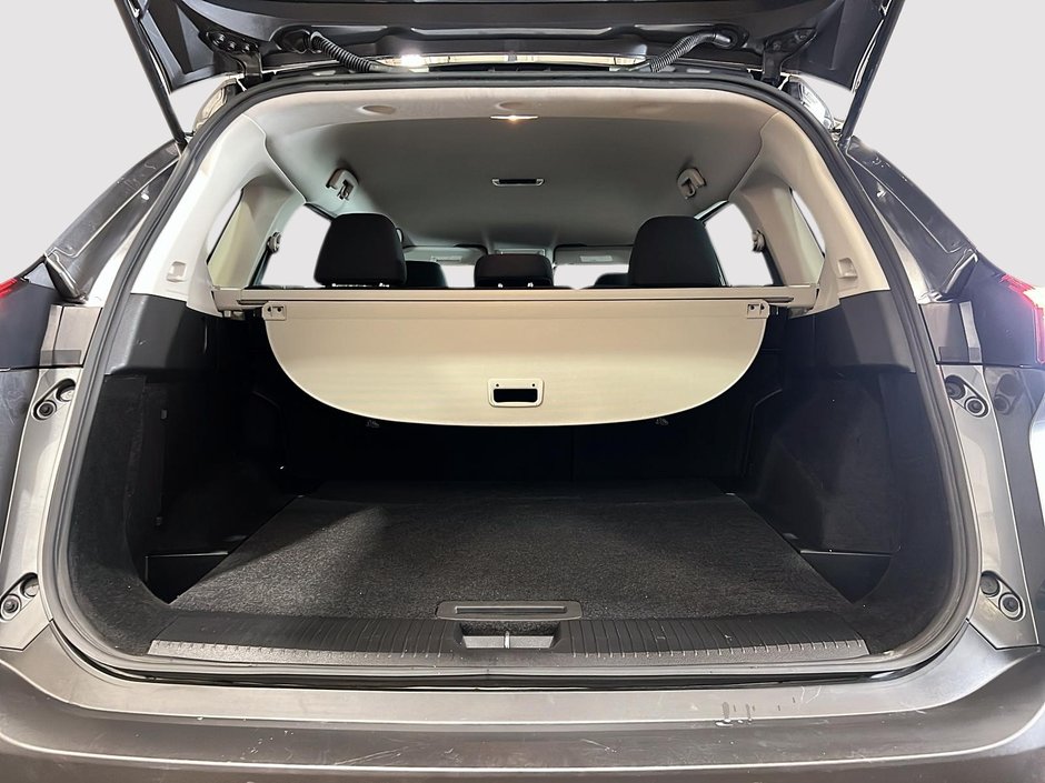 Nissan Rogue S 2023-4