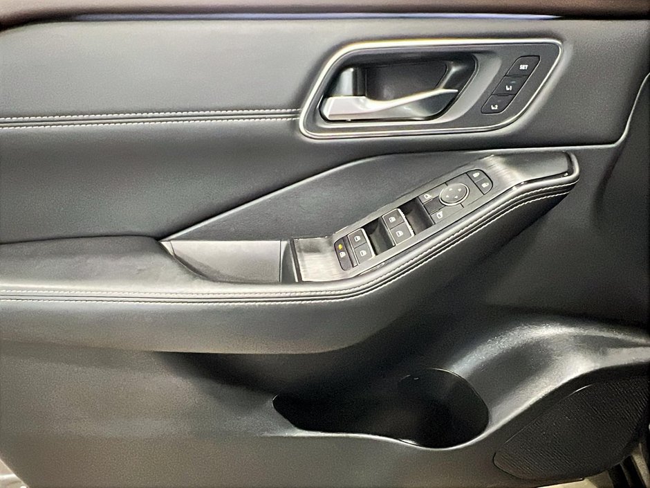 Nissan Rogue Platinum 2023-9