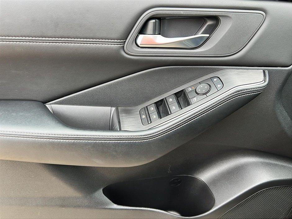 2024 Nissan Rogue SV Moonroof-9