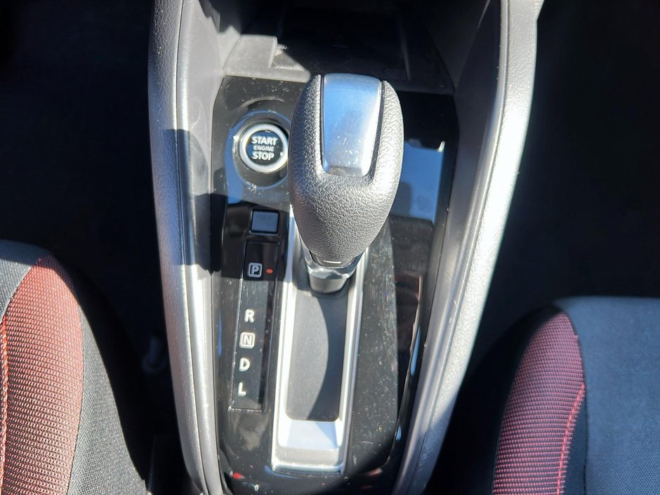 Nissan Versa SR 2023-13