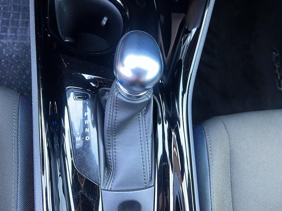 Toyota C-HR XLE 2021-13