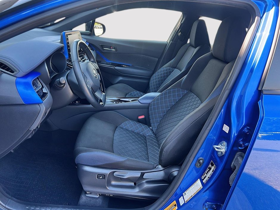 Toyota C-HR XLE 2021-8