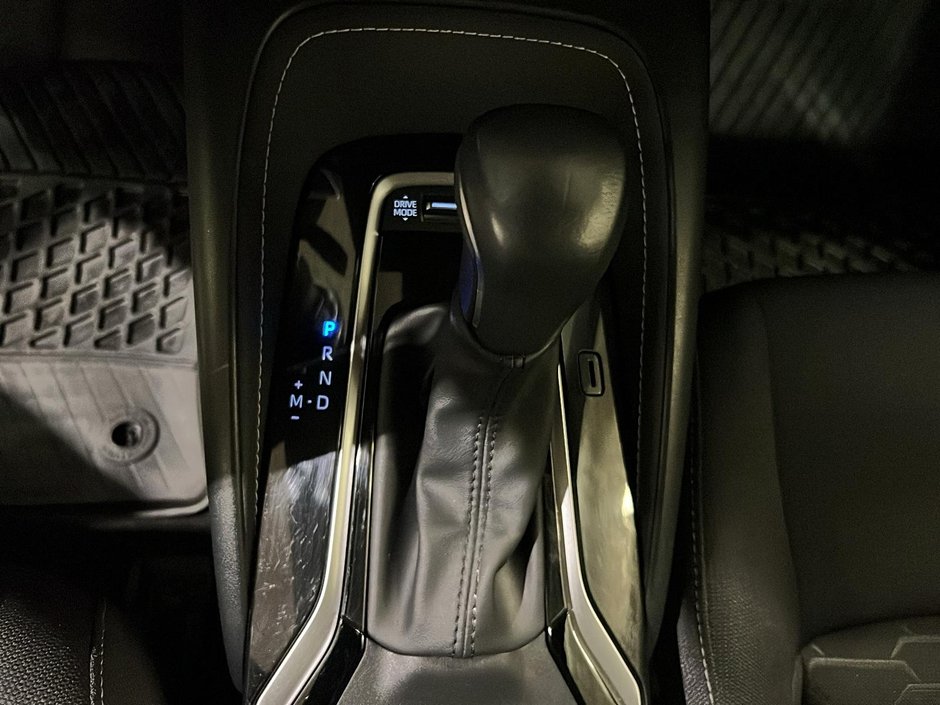 2024 Toyota Corolla Hatchback SE-12