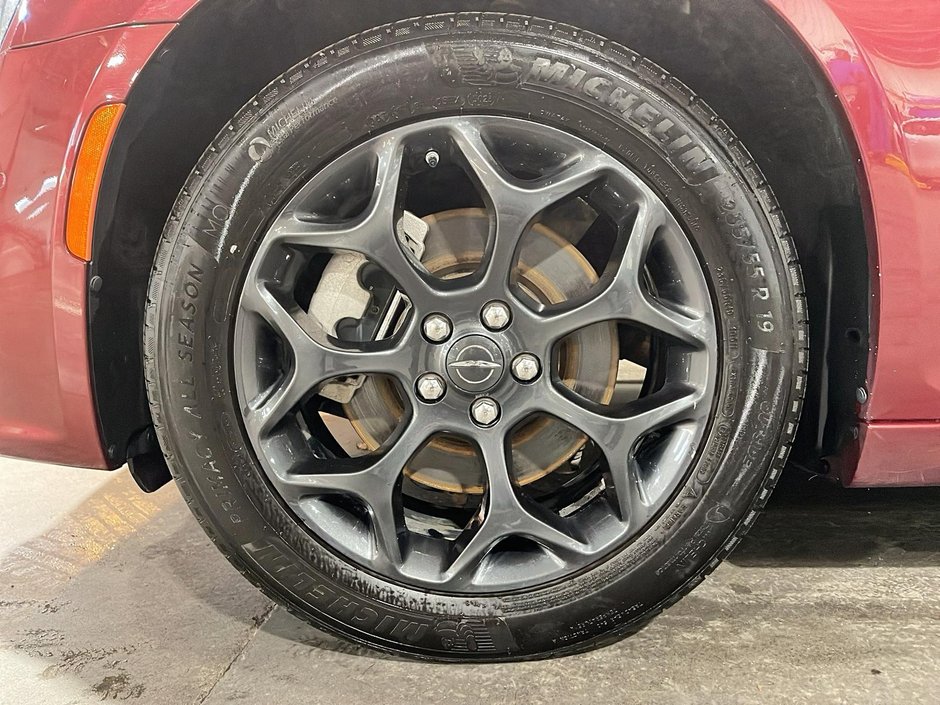 2022 Chrysler 300 TOURING L AWD-6