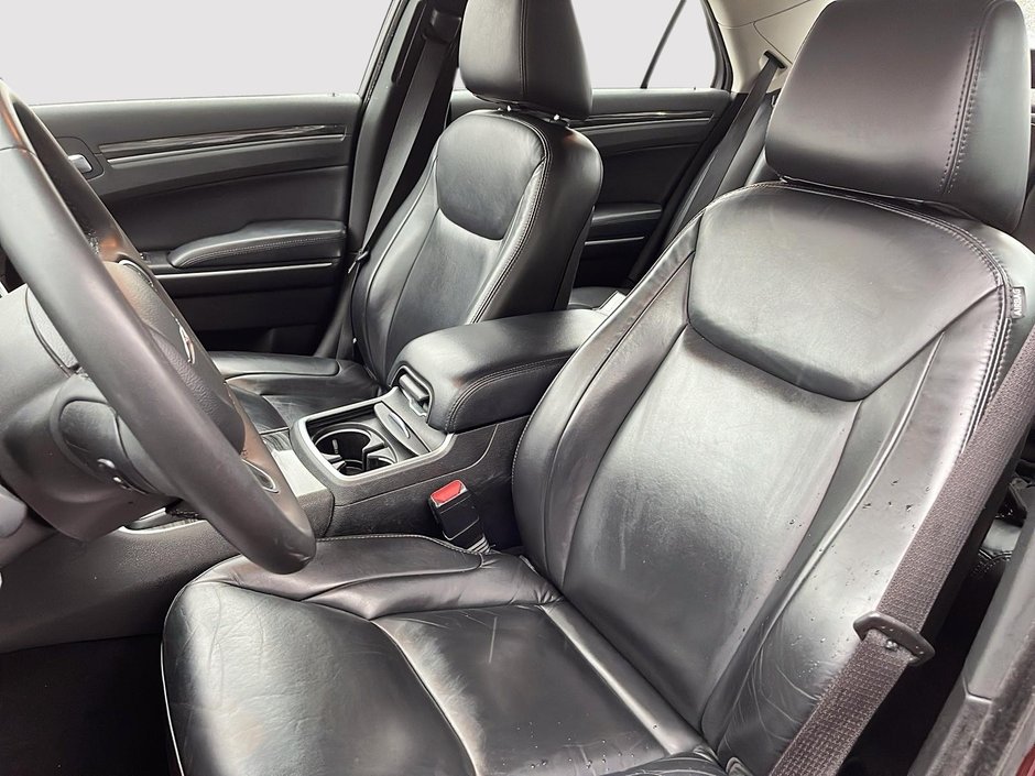 2022 Chrysler 300 TOURING L AWD-8