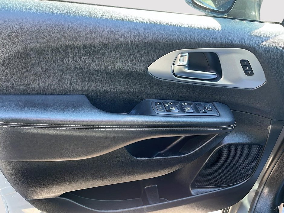 2022 Chrysler Pacifica TOURING L-10