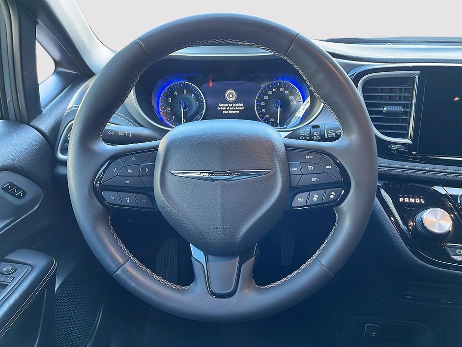 2022 Chrysler Pacifica TOURING L-11