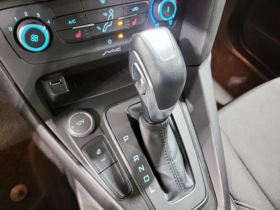 2015 Ford Focus SE-14