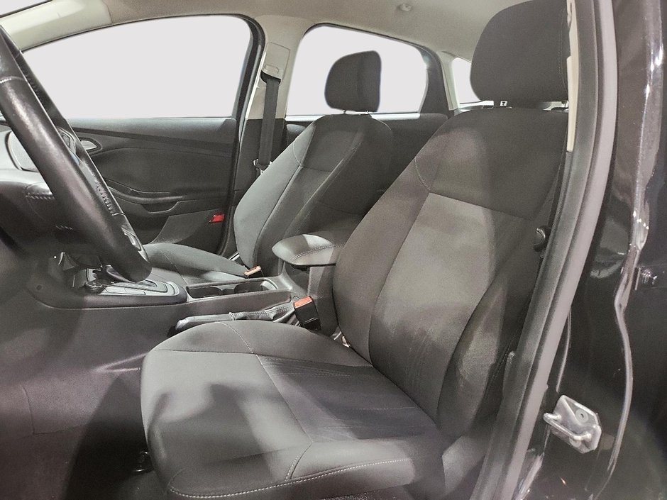 2015 Ford Focus SE-8