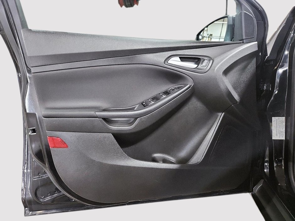 2015 Ford Focus SE-10