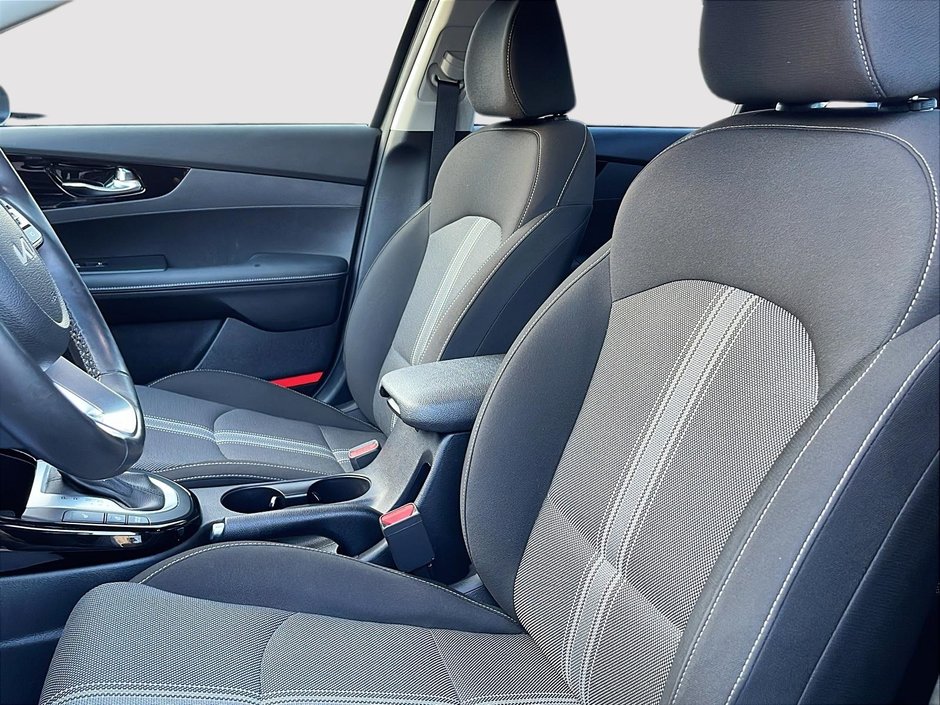 Kia Forte EX + 2022-8