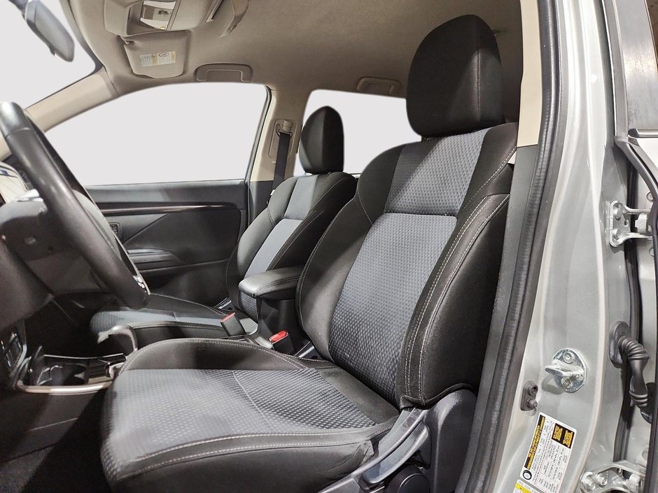 2020 Mitsubishi Outlander ES-8