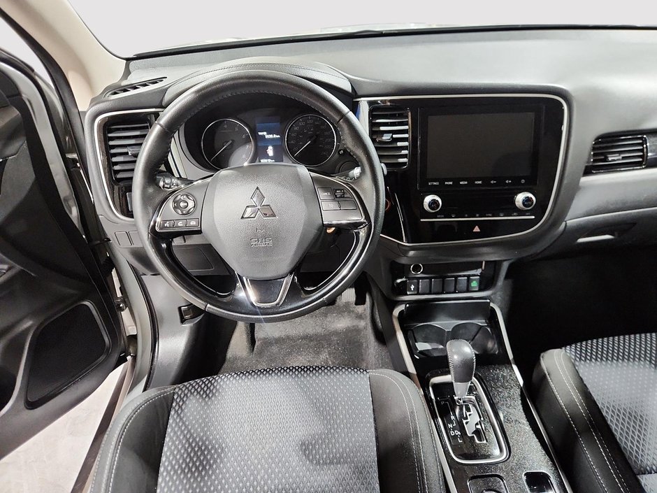2020 Mitsubishi Outlander ES-9