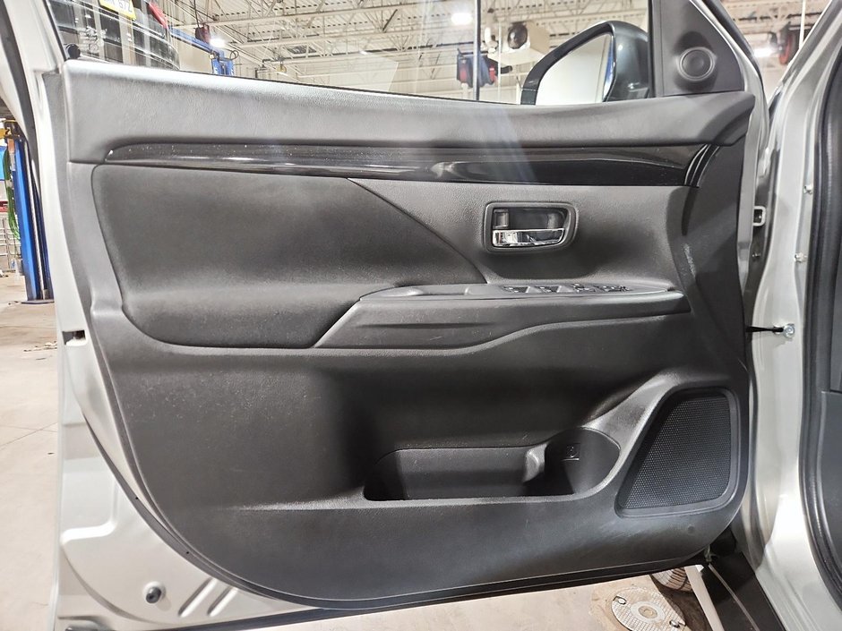 2020 Mitsubishi Outlander ES-10