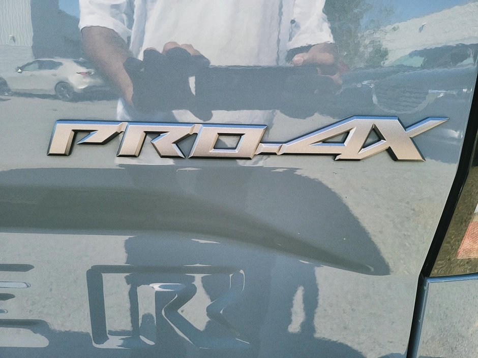 2022 Nissan Frontier PRO-4X-15