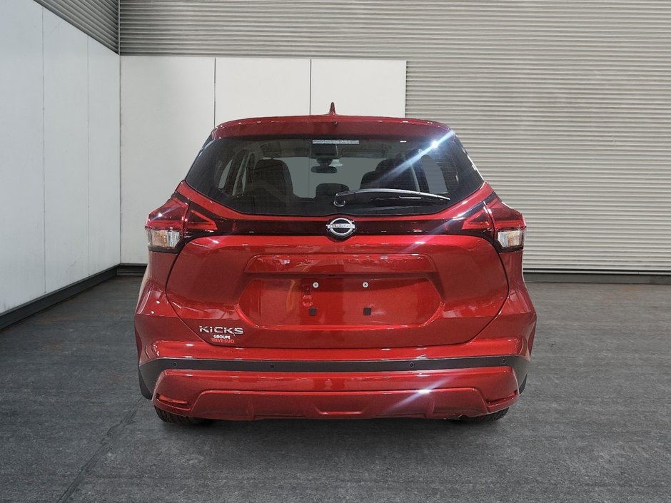 2025 Nissan Kicks Play S-2