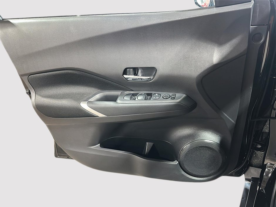 Nissan Kicks Play SV 2025-10