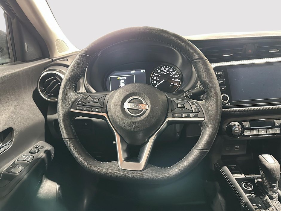 Nissan Kicks Play SV 2025-11