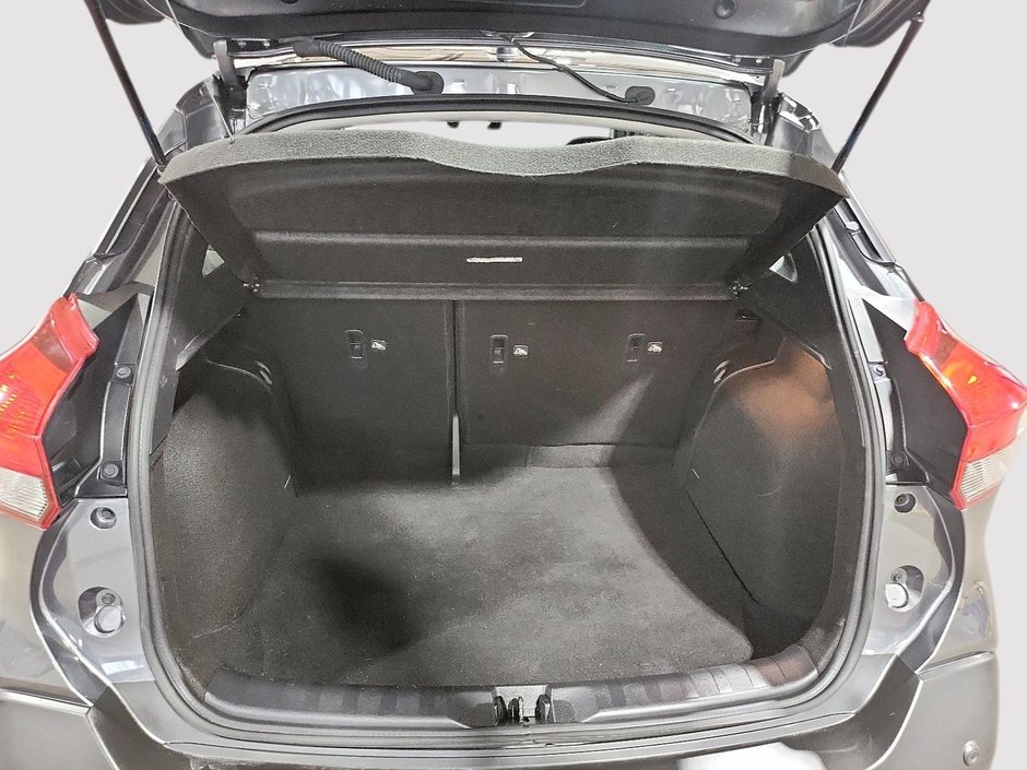 2020 Nissan Kicks SR-5