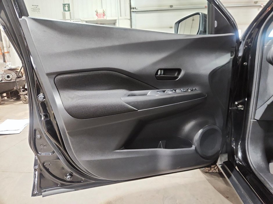 2021 Nissan Kicks S-9