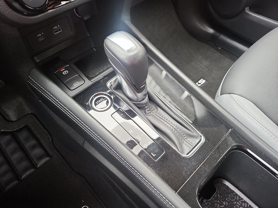 2021 Nissan Kicks SR-14