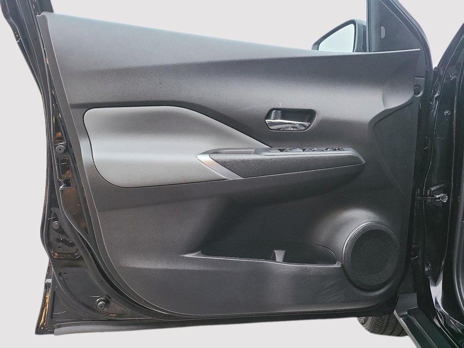 2023 Nissan Kicks SR-11